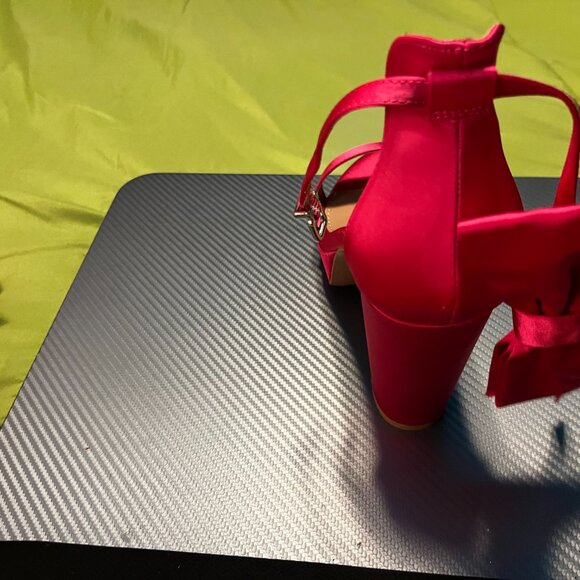 Size 9 Wide Hot Pink Bow Shoes